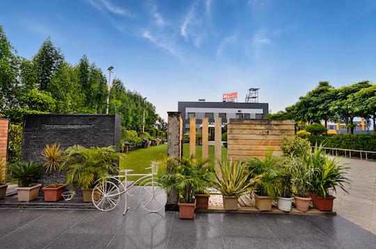 ACEOTEL Resorts 7th Cloud - Rajendra Nagar